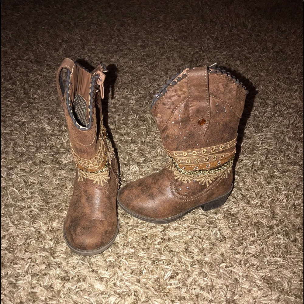 Girls boots